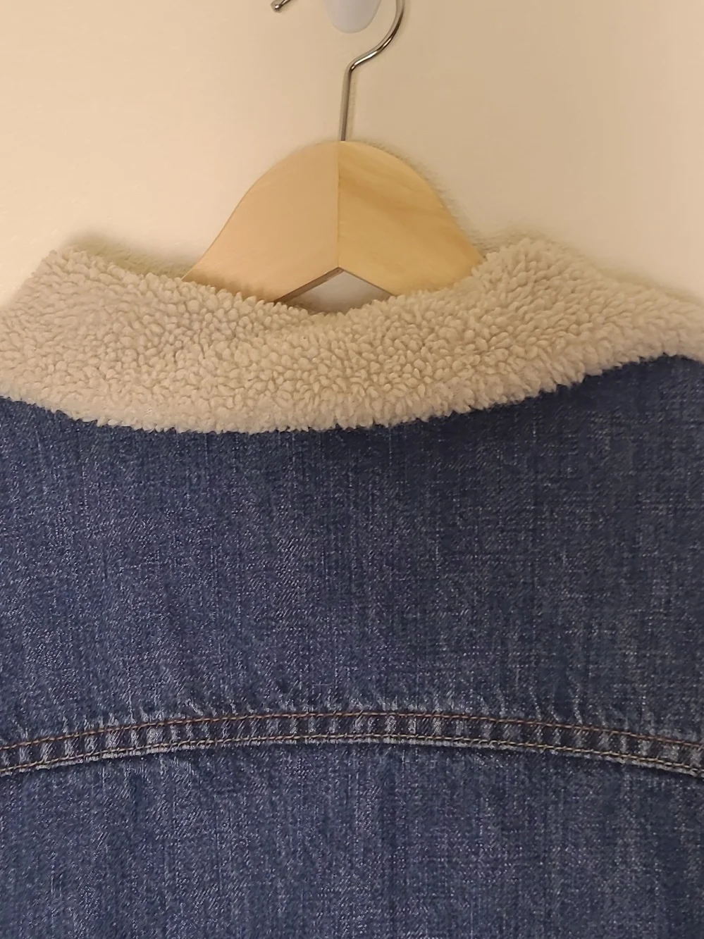 Vtg Levi's 70520 Mens  Sherpa-Lined Denim Jacket - Dark Blue with Cream Collar